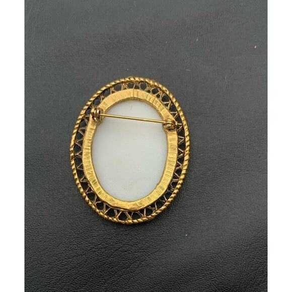 Vintage Large White Glass w Blue & Red Flowers Oval in Faux Bamboo Goldtone Fram - Picture 4 of 4